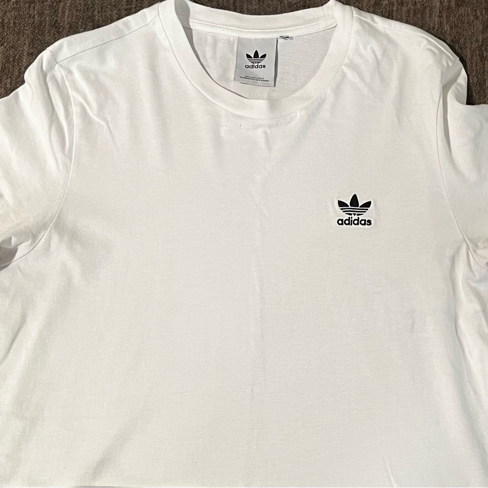 💥Adidas White Tee with Black Logo